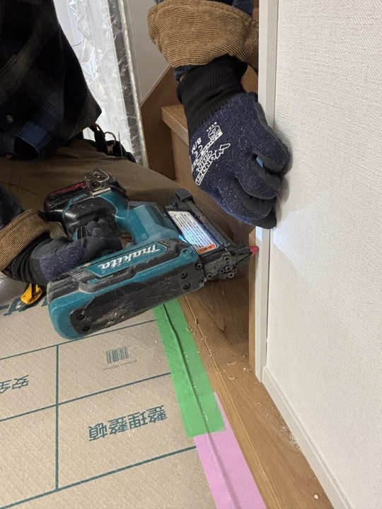 見切り材を設置