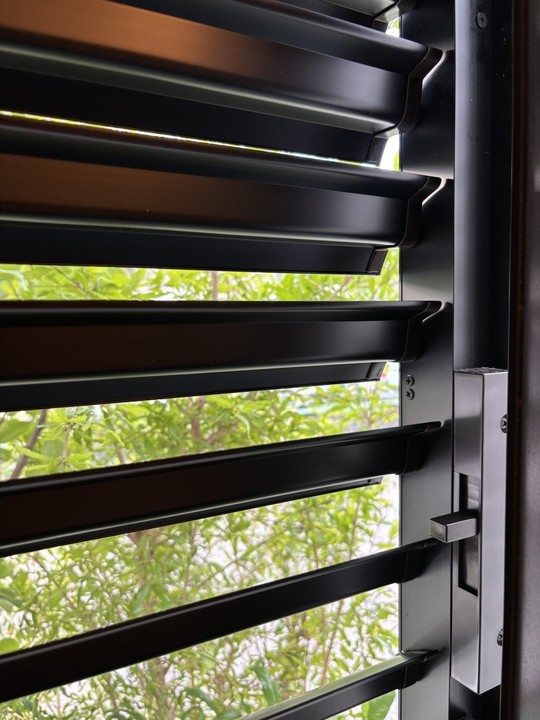 目隠しルーバー設置完成