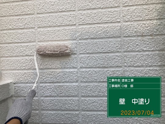 外壁塗装の中塗り