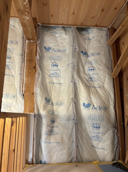 修繕中の室内壁