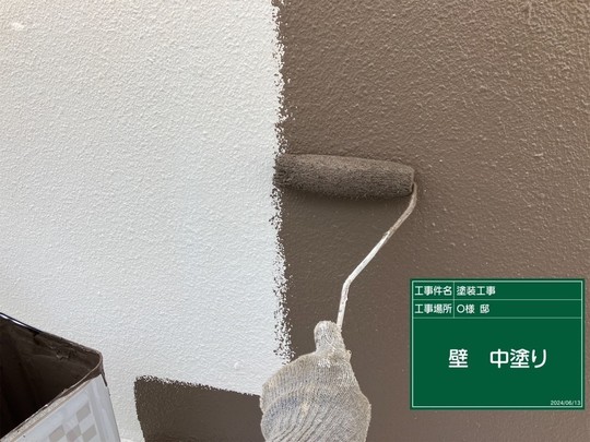 外壁塗装の中塗り