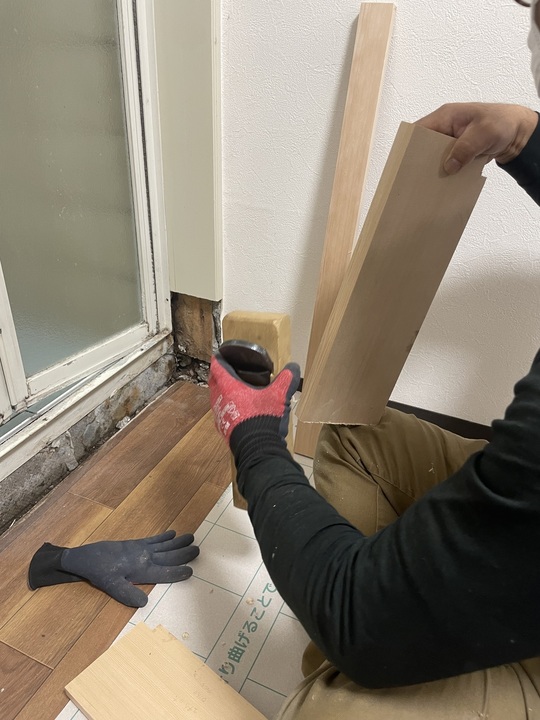 浴室ドアリフォームの施工中