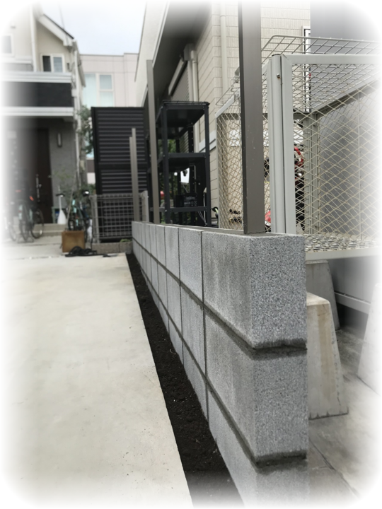小平市リフォームワークスのエクステリア施工事例：境界フェンス新設工事