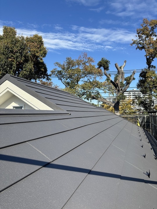 小平市リフォームワークスの施工事例：屋根外壁塗装後の外観