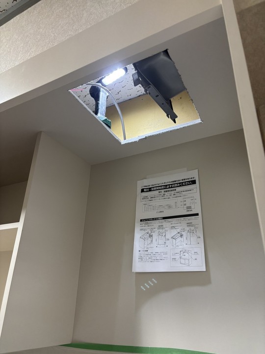 施工中のキッチン