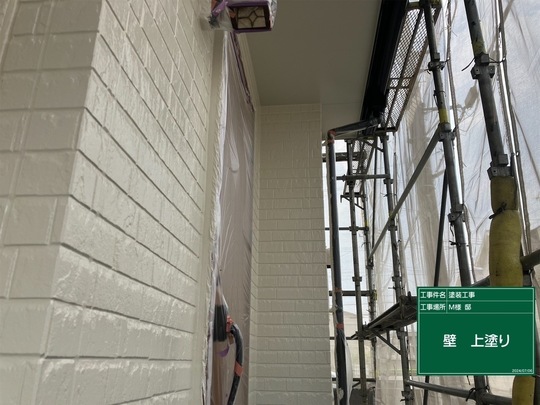 外壁塗装の中塗り