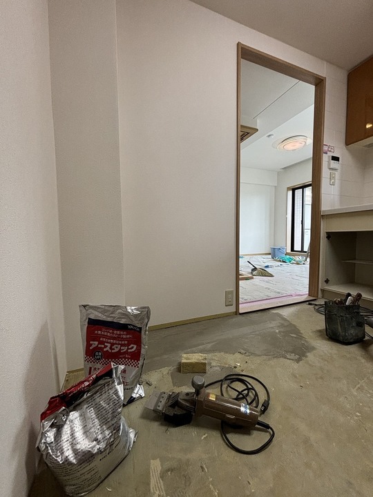 間仕切り工事中