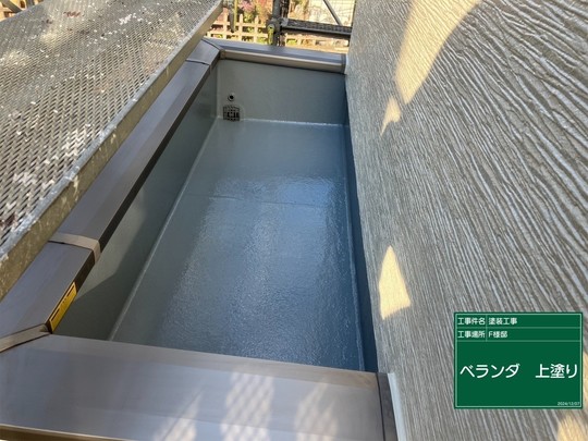 小平市リフォームワークスの施工事例：塗装中の外壁