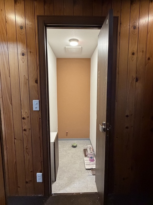 小平市リフォームワークスの西東京市施工事例：工事中のトイレ