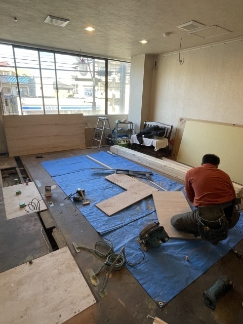 小平市リフォームワークス新店舗改装工事造作木工事