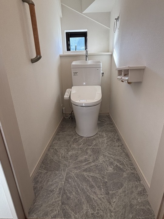 小平市リフォームワークスのトイレの施工事例：TOTO　ピュアレストQR