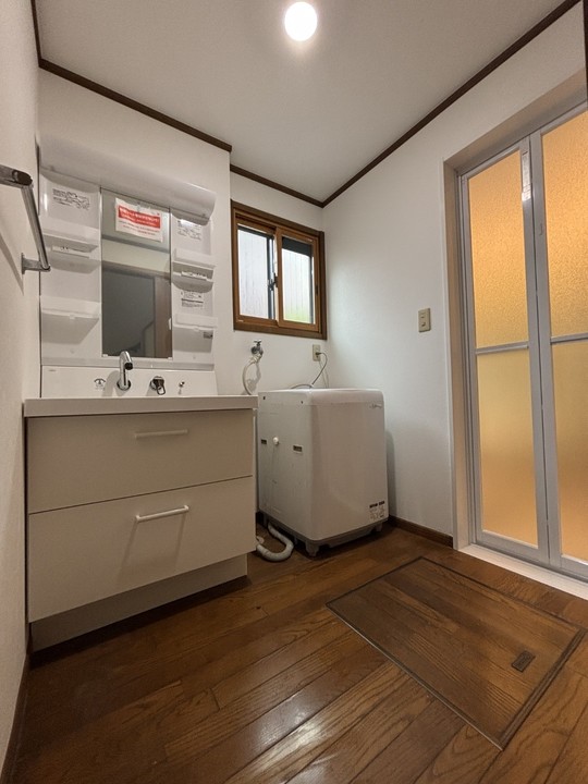 小平市リフォームワークスの洗面所リフォーム：TOTO　Vシリーズ　小平市