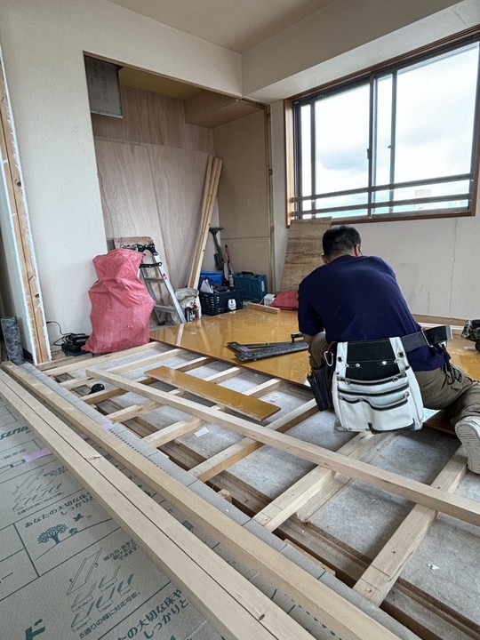下地を組んでいる床
