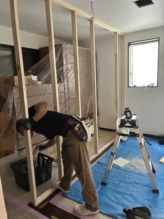 間仕切り工事中
